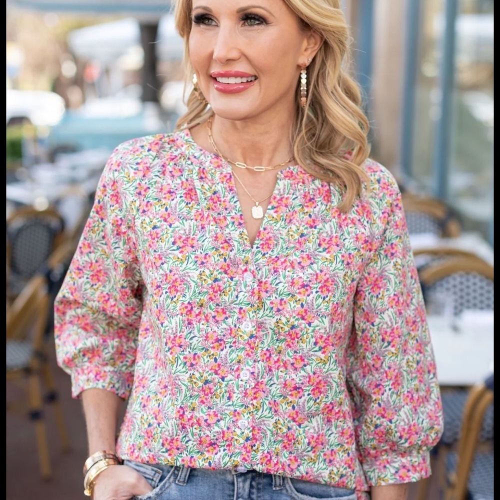 NWOT AVARA Deanna top floral pink blouse $98 boho spring casual classic spring